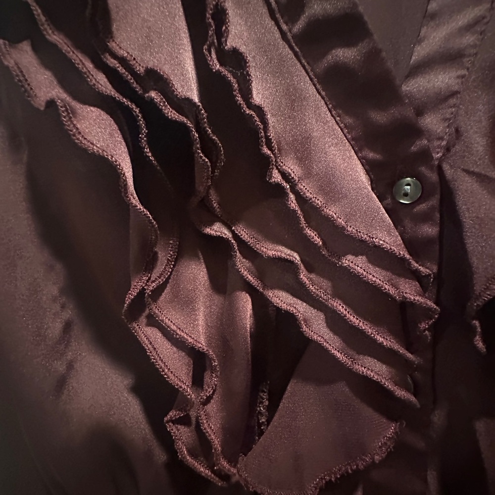 Converse Blouse Chic Maroon Ruffled Design - Picture 3 of 4